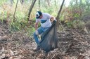 Ação de limpeza da nascente afluente do Córrego Traíra