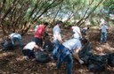 Ação de limpeza da nascente afluente do Córrego Traíra