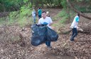 Ação de limpeza da nascente afluente do Córrego Traíra