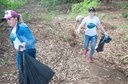 Ação de limpeza da nascente afluente do Córrego Traíra