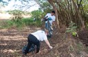 Ação de limpeza da nascente afluente do Córrego Traíra