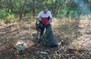 Ação de limpeza da nascente afluente do Córrego Traíra