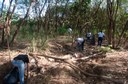 Ação de limpeza da nascente afluente do Córrego Traíra