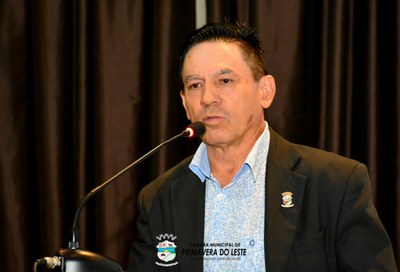 Neri Gaiteiro em tribuna
