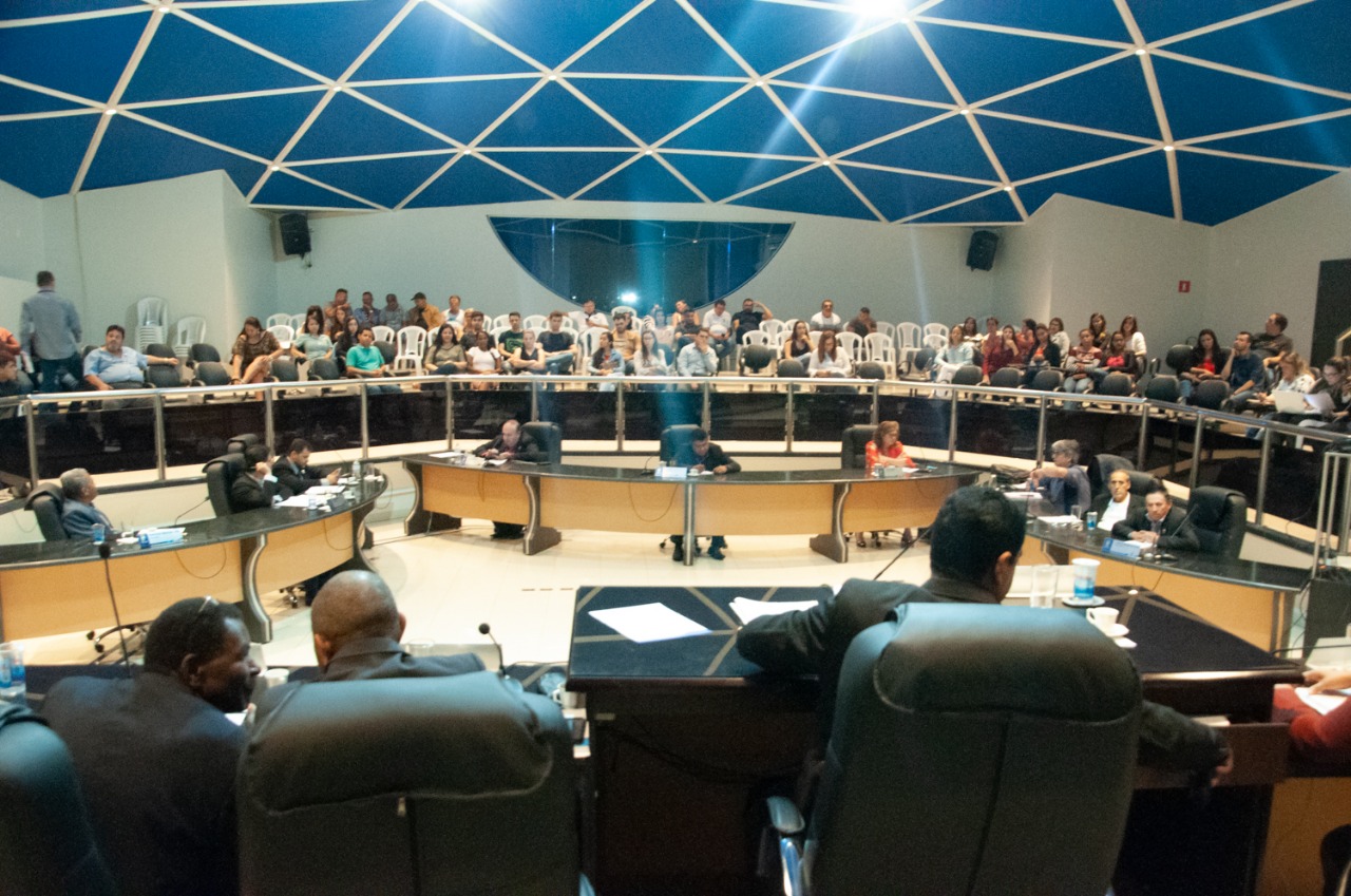 Em sessão ordinária, Assembleia Legislativa é criticada por vereadores 
