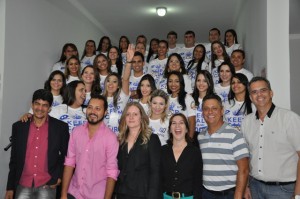 Trote solidário doa livros a Biblioteca
