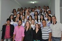 Trote solidário doa livros a Biblioteca