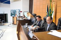 VEREADORES DERRUBAM VETO DO EXECUTIVO. MARLI SE LICENCIA E SUPLENTE ASSUME