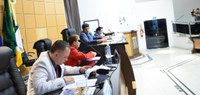 VEREADORES DERRUBAM VETOS E DEBATES ACIRRADOS MOVIMENTAM SESSÃO NA CASA